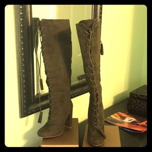 Tall boots with zipper and laces